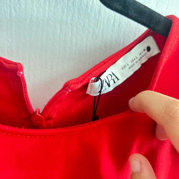 Beautiful red dress from ZARA with side slit - Picture 4 of 4